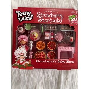Teeny Tinies STRAWBERRY SHORTCAKE BAKE SHOP Playset New